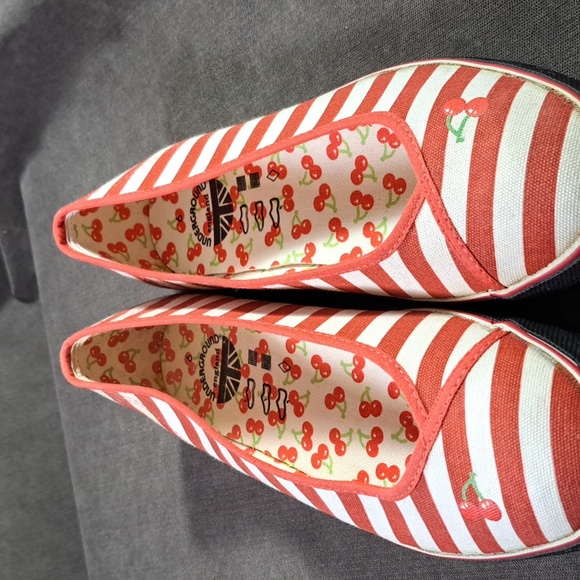 Underground Red White Striped Cherry Canvas Slip On Sneakers NWOT- UK 6 US 10 - Picture 7 of 16
